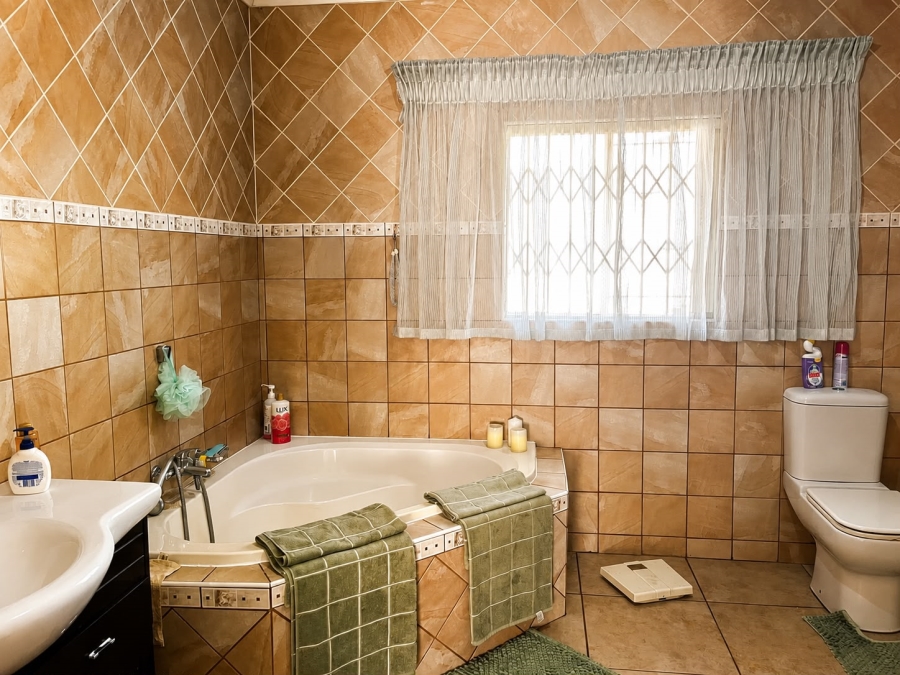 4 Bedroom Property for Sale in Flimieda North West